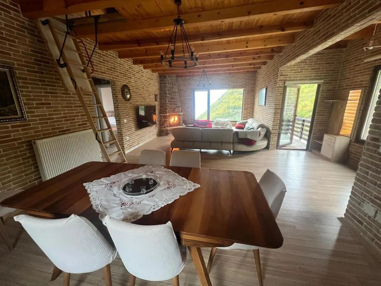Saselisht Harmony 4 Bedroom Villa Pogradec Apartment