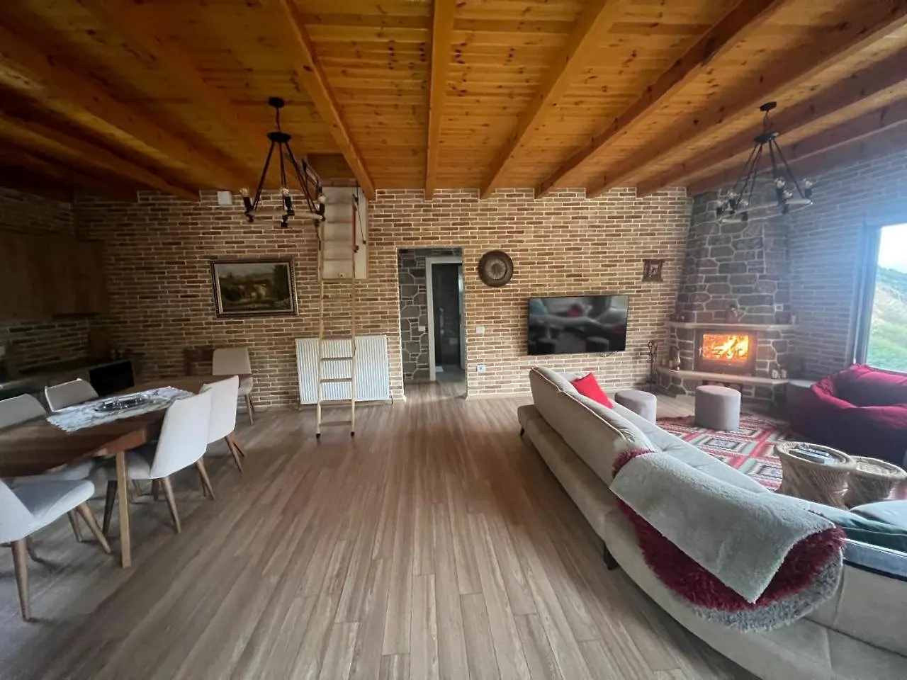 Saselisht Harmony 4 Bedroom Villa Pogradec
